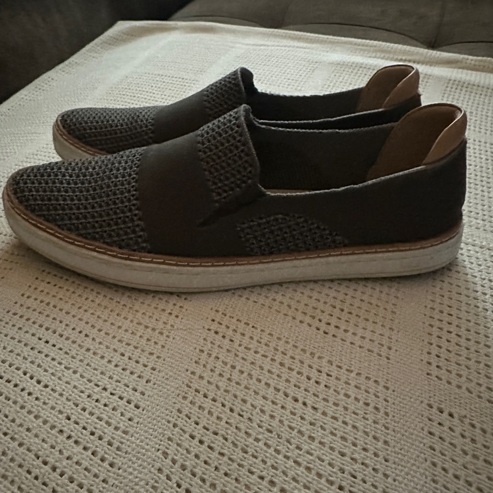 UGG Black Knit Flats - Picture 4 of 14